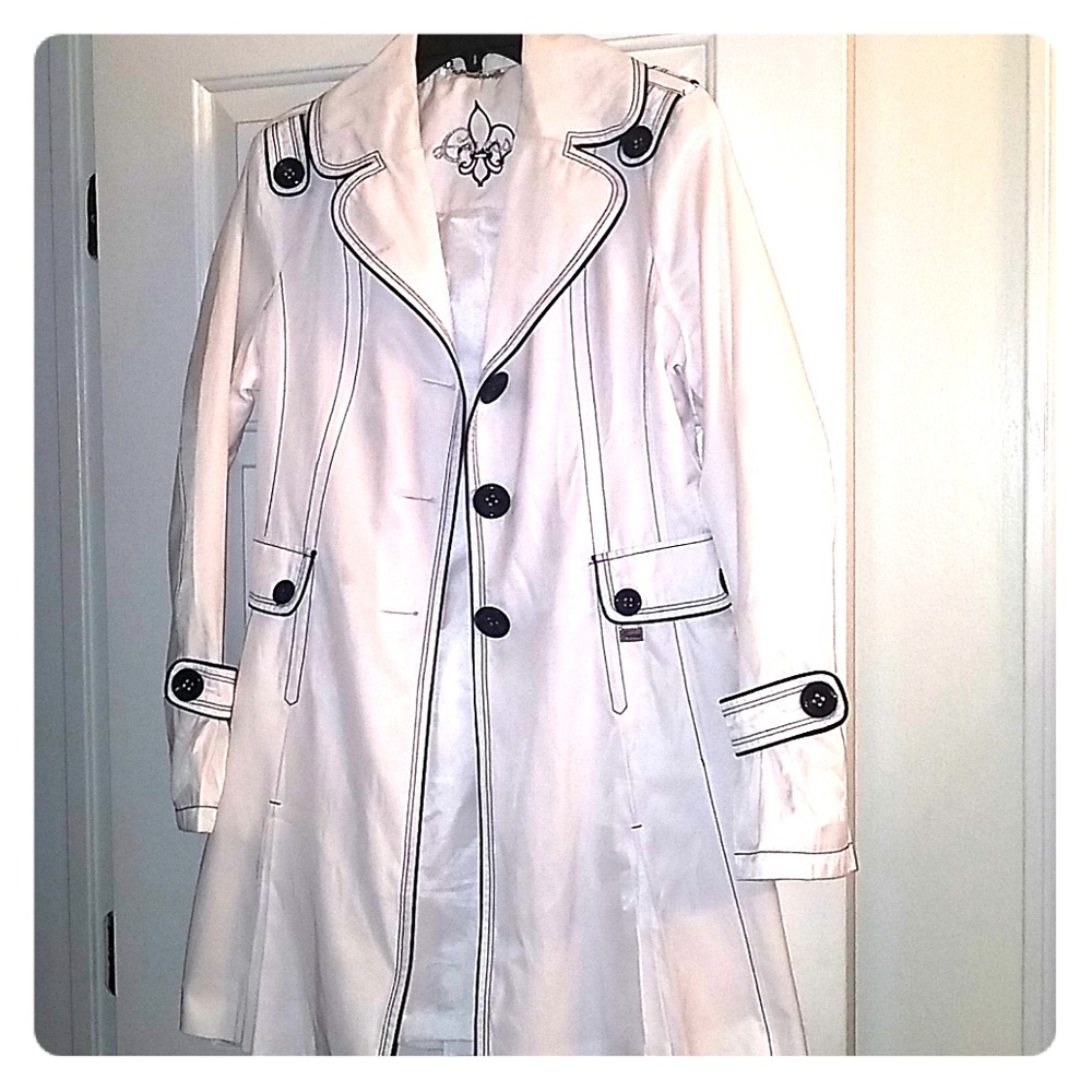 White w/blk trimmings n buttons